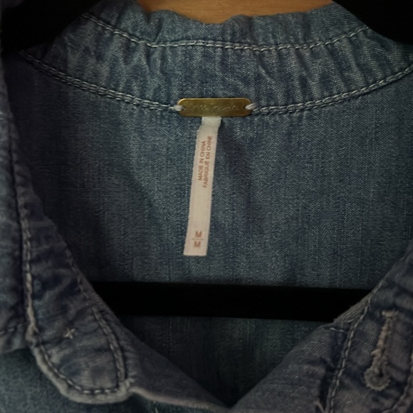 FREE PEOPLE Revolve Denim Chambray Button Front Tie Waist Romper Medium Bohemian - Picture 3 of 4